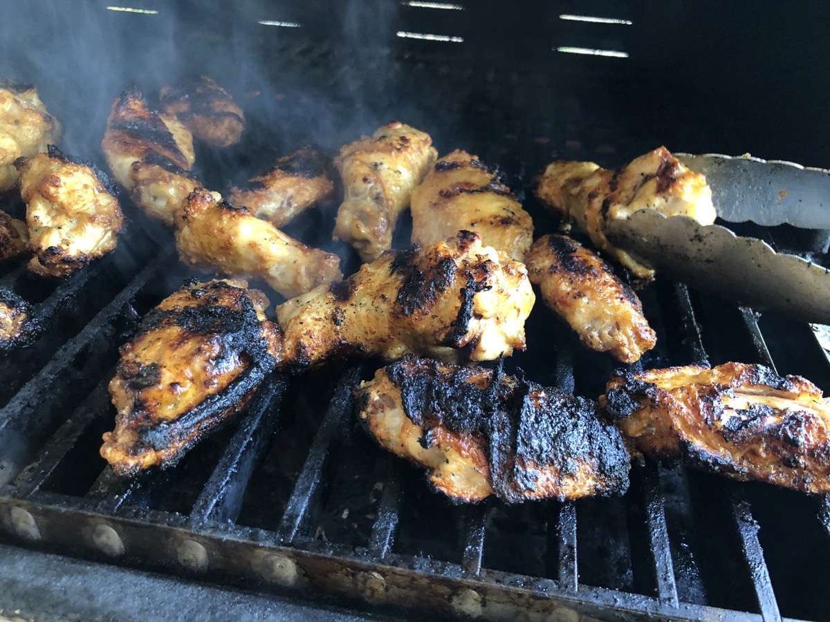 Grilled chicken wings on MAK Searing Grate.