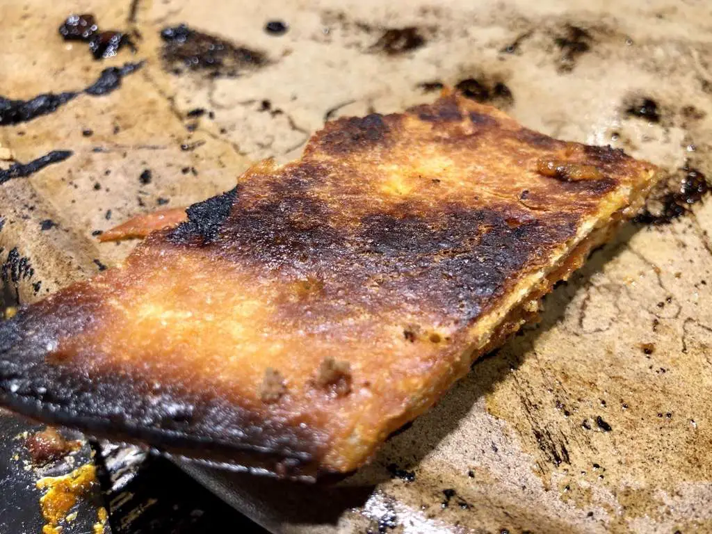 Perfectly cooked thin, crispy pizza crust