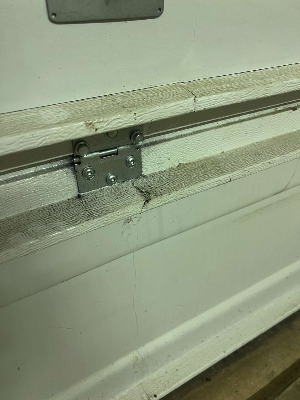 The cracks in this section might look familar if you have a Wayne Dalton 9100 garage door.