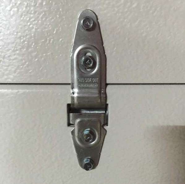 14 gauge center pocket hinges found on older Amarr garage doors. The design is what allows the sections to operate as "pinch free".