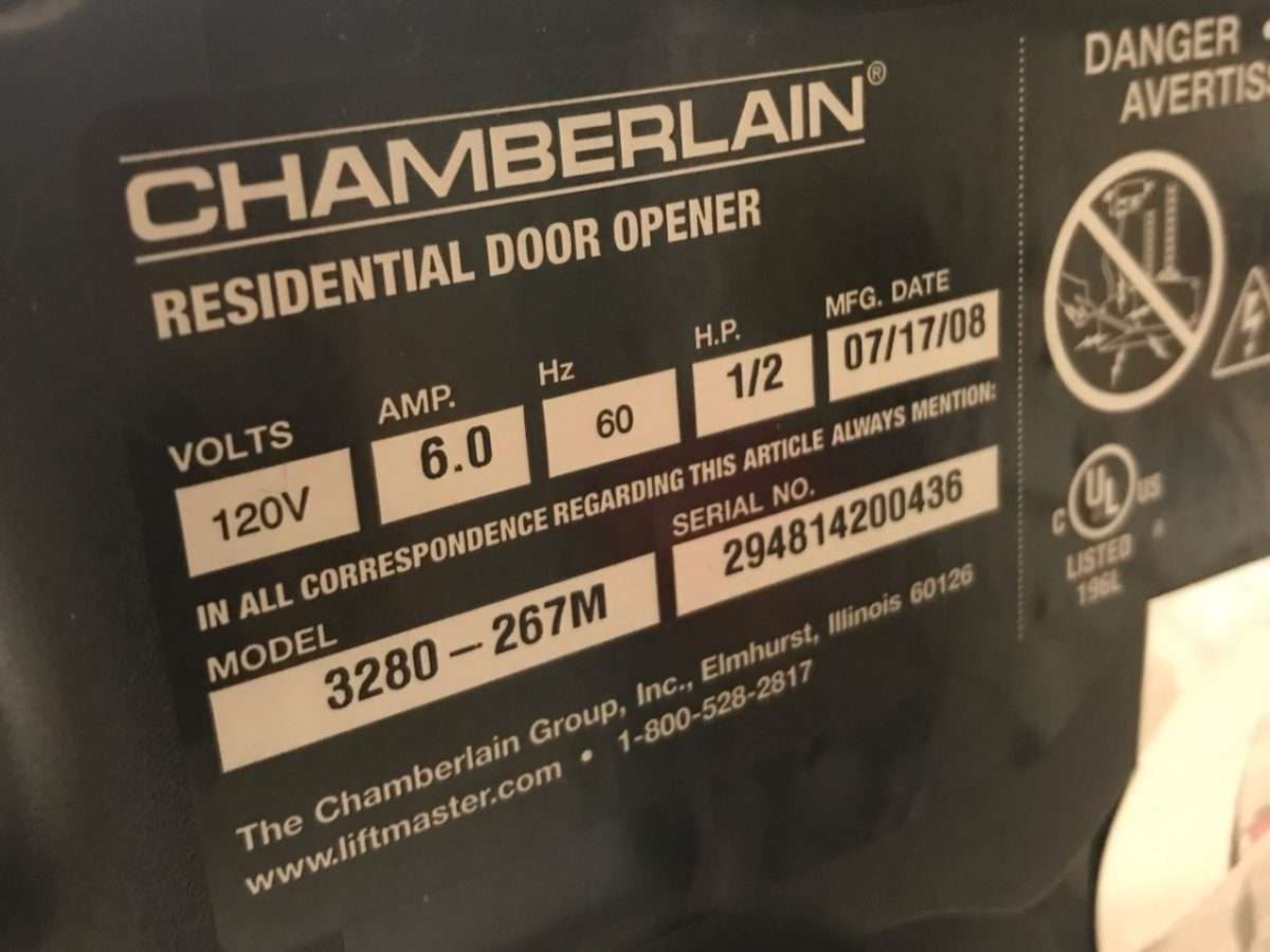 Chamberlain LiftMaster model and serial number label.
